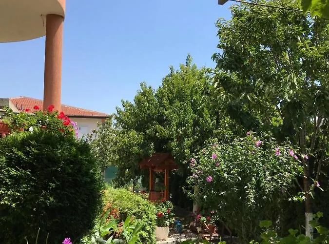 Val And Kate Affittacamere 2*